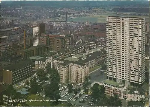 [Echtfotokarte farbig] AK Leverkusen, Bayerwerk, Werksansicht vom Kamin aus. 