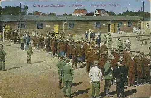 [Echtfotokarte farbig] AK 1.Weltkrieg Gefangene Engländer + Schotten color 1915. 