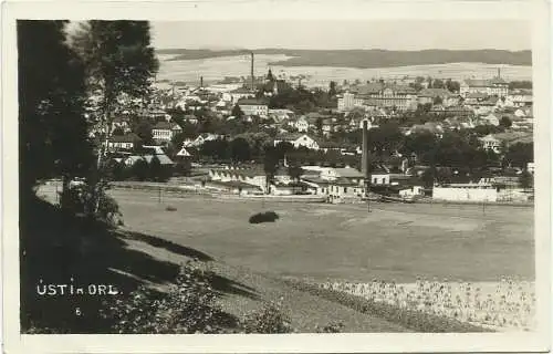 [Echtfotokarte schwarz/weiß] AK Ústí nad Orlicí / Wildenschwert - Ortsansicht + Fabriken 1930. 