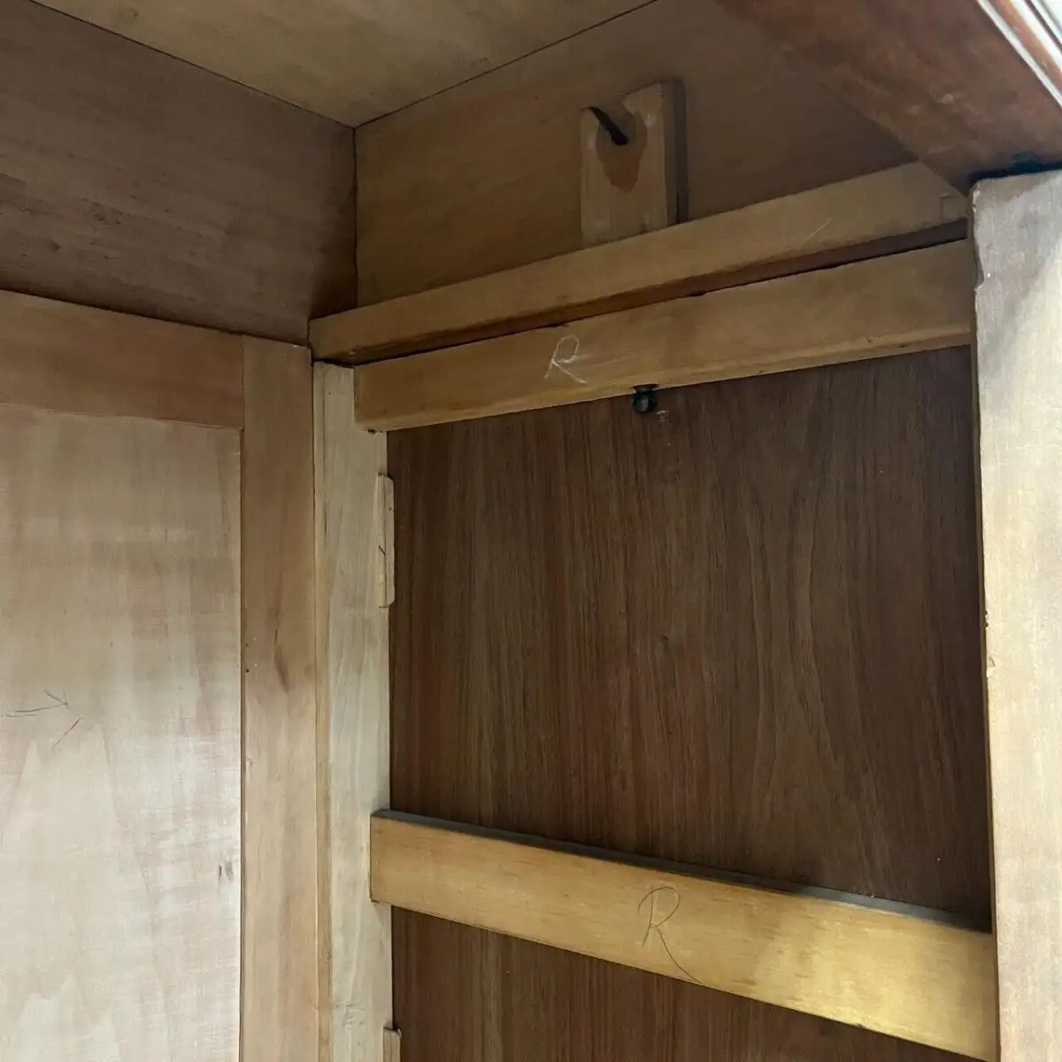 Antiker Schrank mit Spiegel aus der Gründerzeit um 1880 13