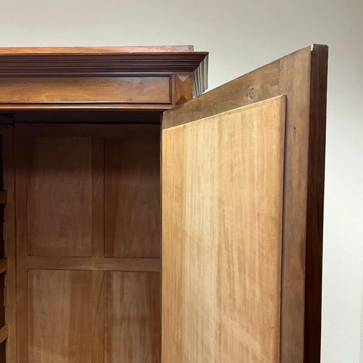Antiker Schrank mit Spiegel aus der Gründerzeit um 1880 16