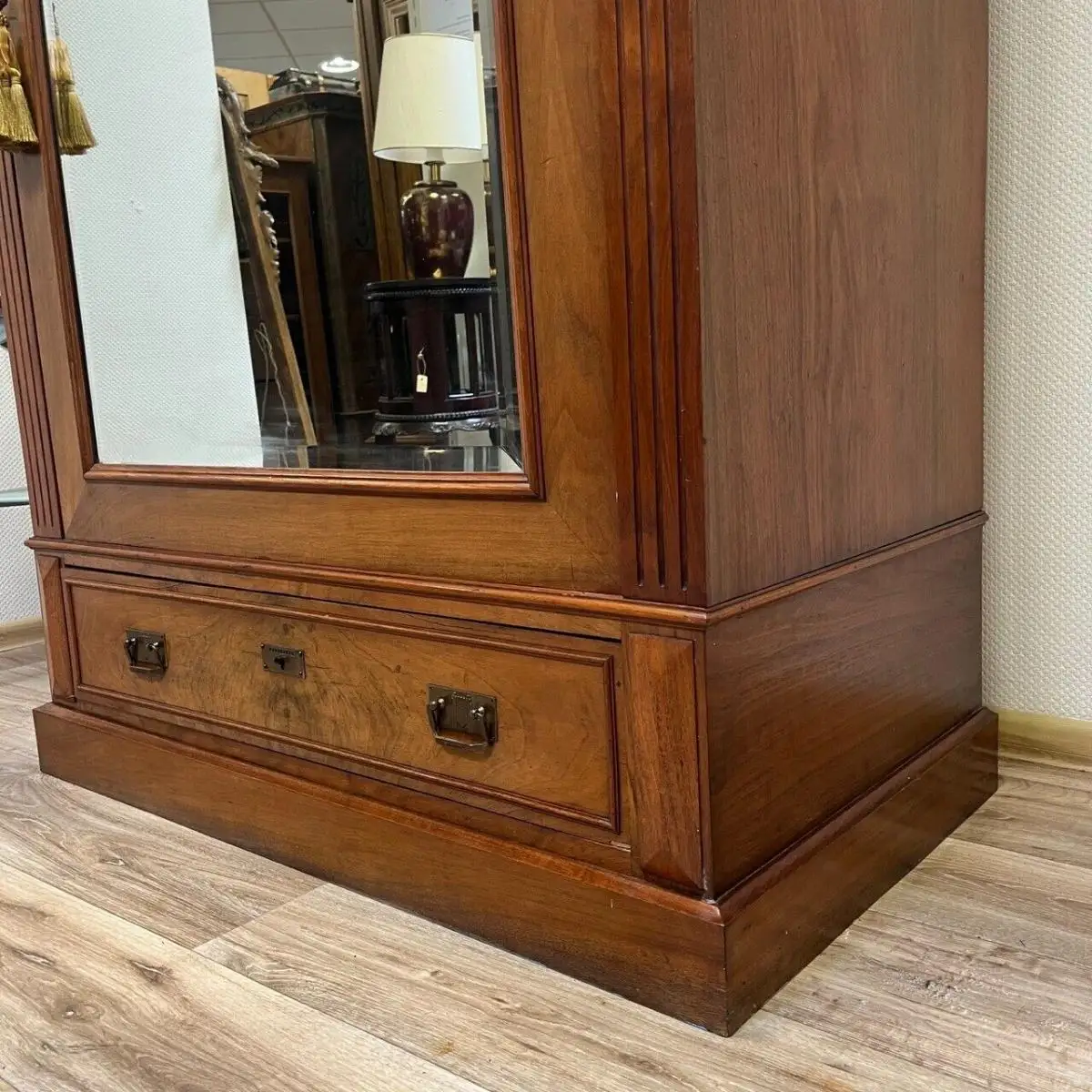 Antiker Schrank mit Spiegel aus der Gründerzeit um 1880 7