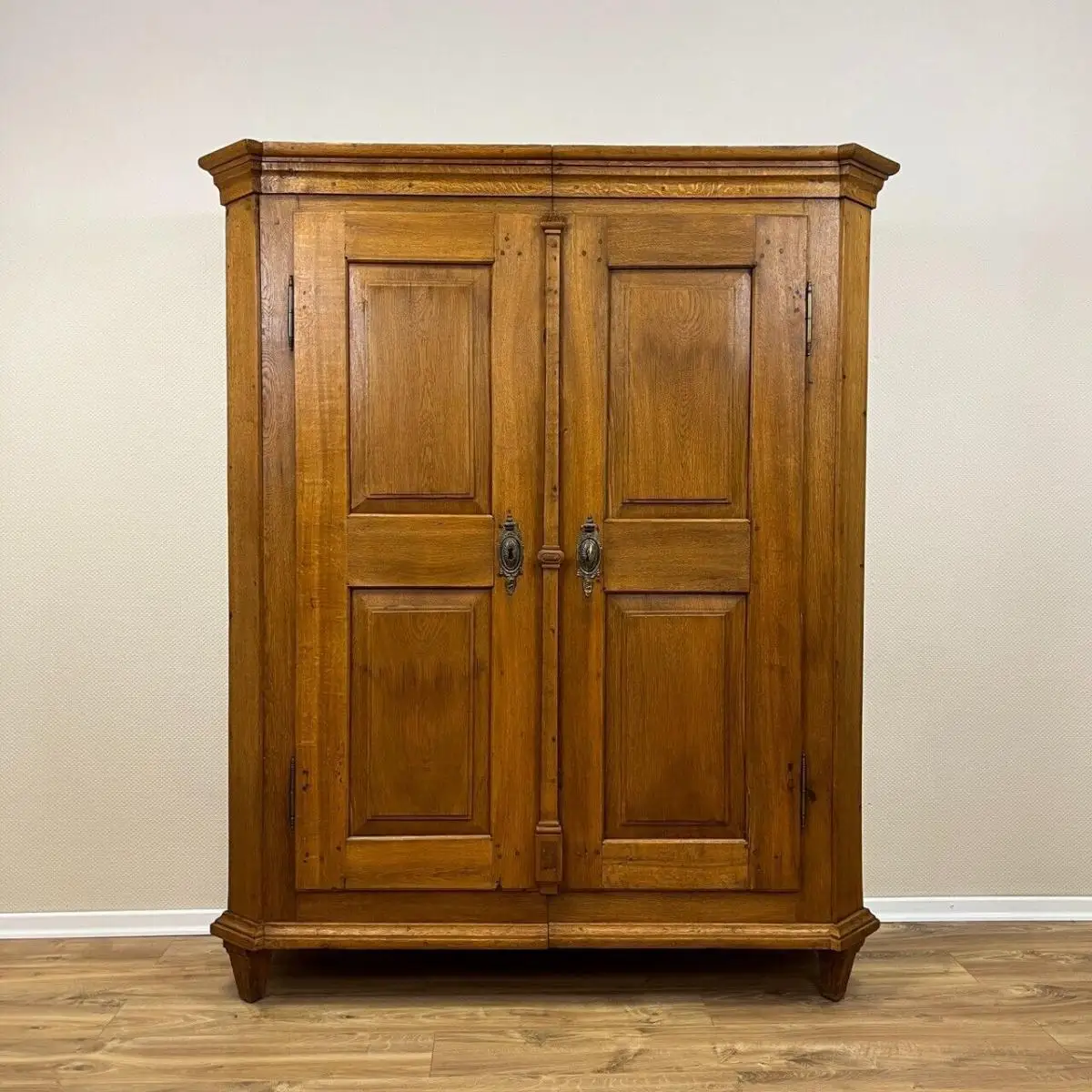 Kleiderschrank um 1780 I Klassizismus I Zeitlose Eleganz 0