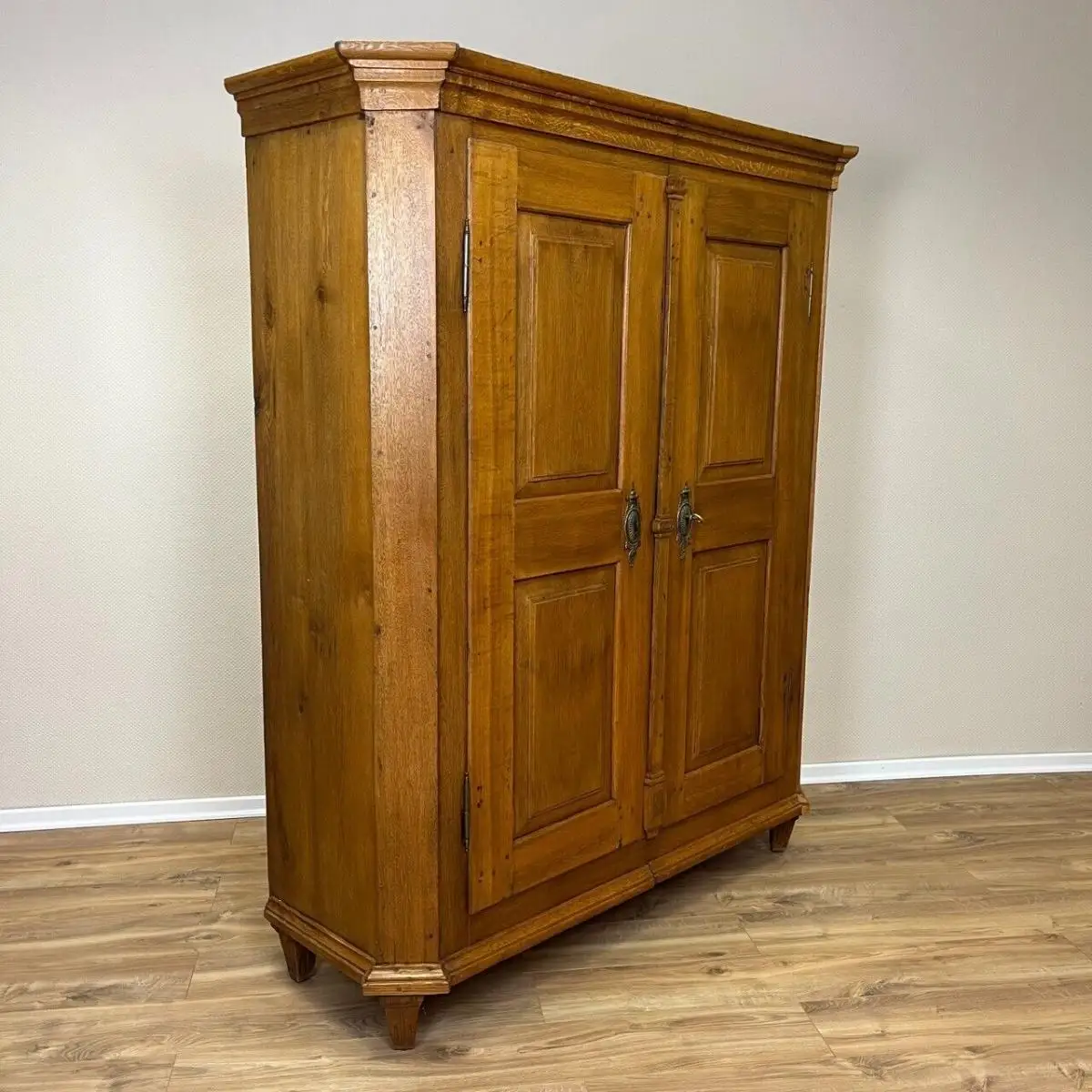 Kleiderschrank um 1780 I Klassizismus I Zeitlose Eleganz 1