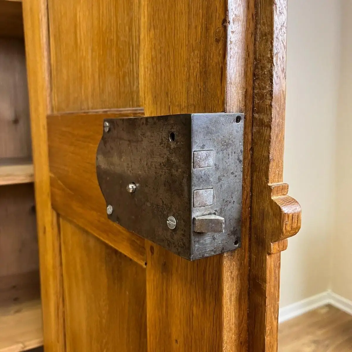 Kleiderschrank um 1780 I Klassizismus I Zeitlose Eleganz 13