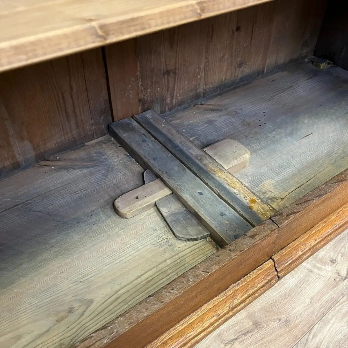 Kleiderschrank um 1780 I Klassizismus I Zeitlose Eleganz 17