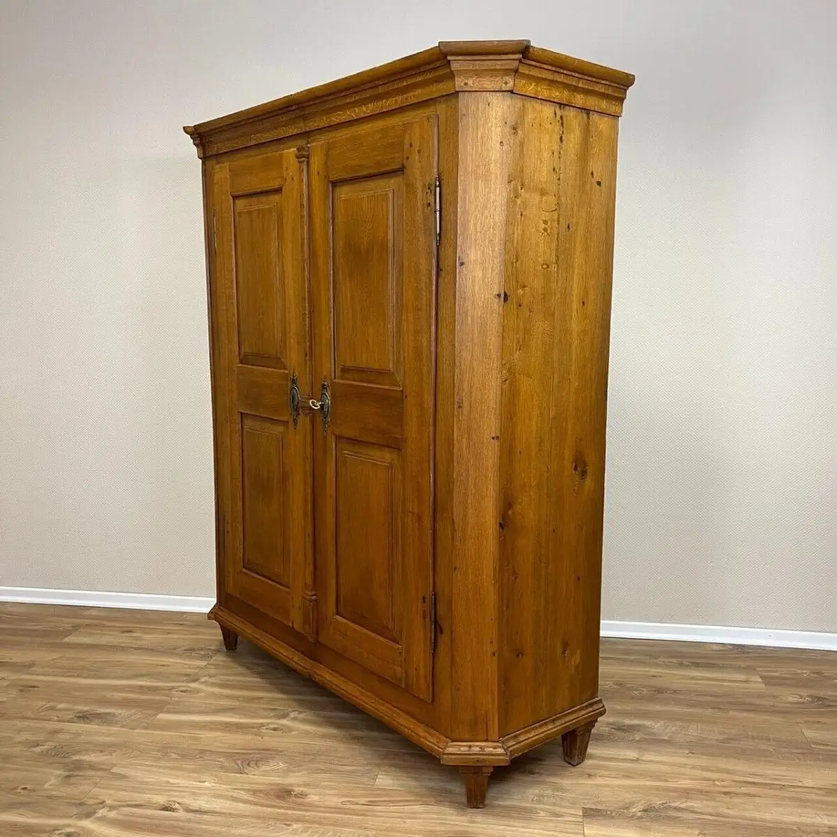 Kleiderschrank um 1780 I Klassizismus I Zeitlose Eleganz 2