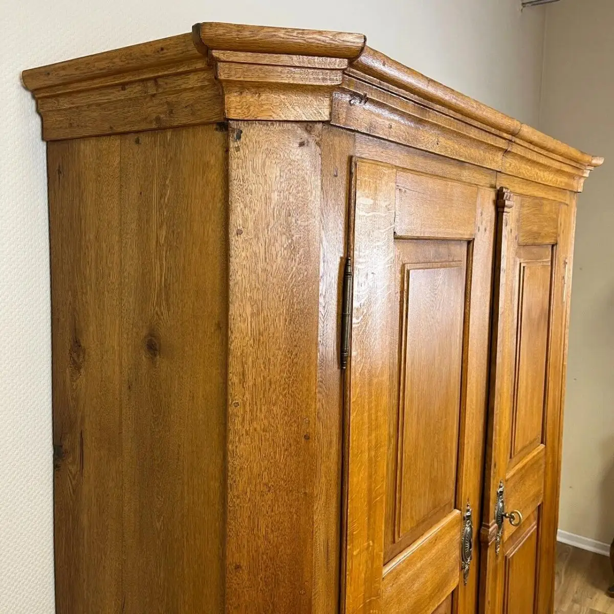 Kleiderschrank um 1780 I Klassizismus I Zeitlose Eleganz 3