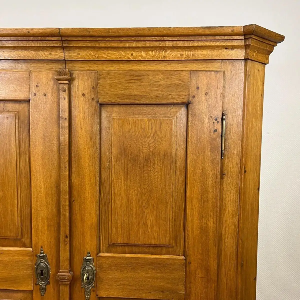 Kleiderschrank um 1780 I Klassizismus I Zeitlose Eleganz 5