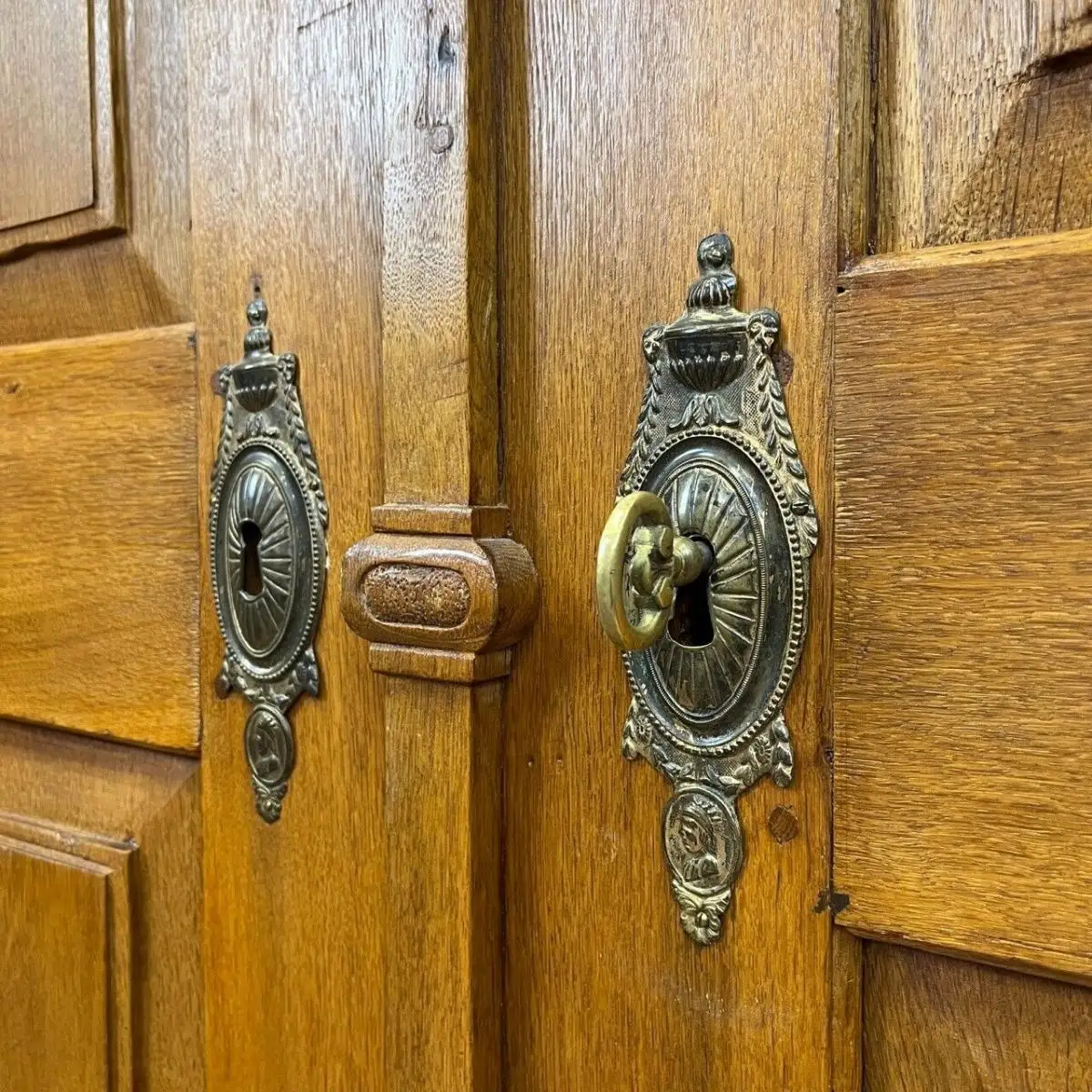 Kleiderschrank um 1780 I Klassizismus I Zeitlose Eleganz 8