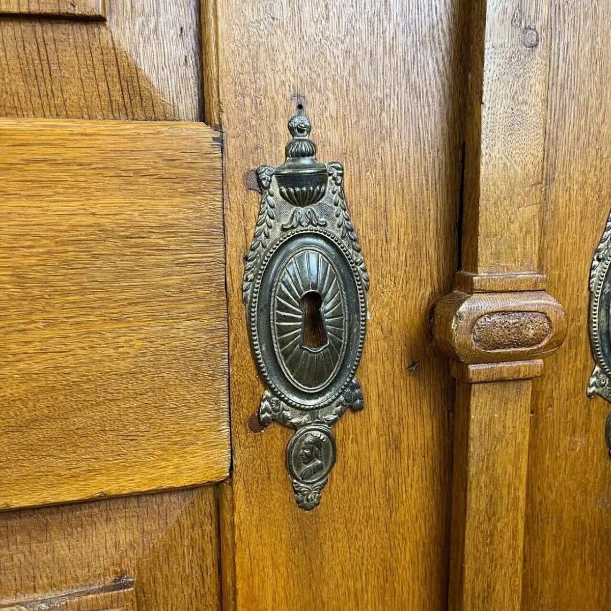 Kleiderschrank um 1780 I Klassizismus I Zeitlose Eleganz 9