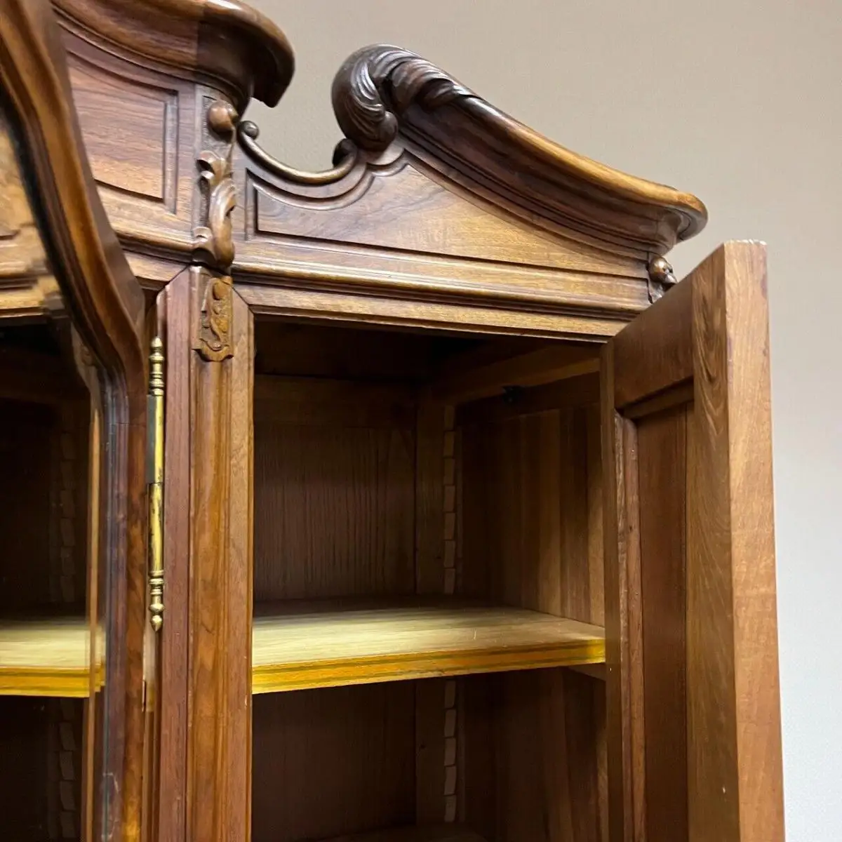 Antiker Kleiderschrank I Historismus I Nussbaum I Kostenlose Lieferung I Spiegel 16