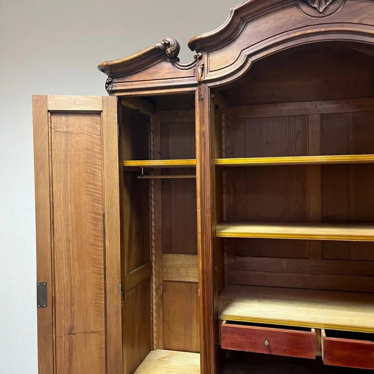 Antiker Kleiderschrank I Historismus I Nussbaum I Kostenlose Lieferung I Spiegel 17