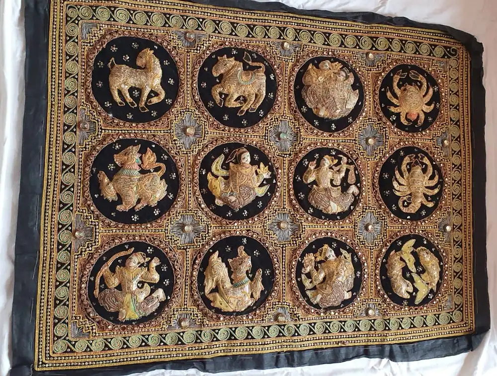 Antiker Wandteppich / Gobelin Kalaga Thailand Sternzeichen Handarbeit 1