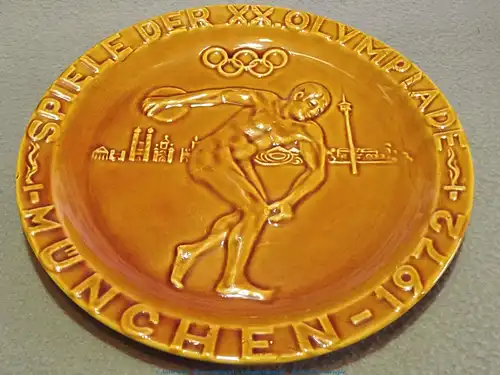 Sammelteller -Olympiade München 1972- Diskuswerfer braun, 24 cm OLY0073