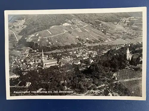 [Echtfotokarte schwarz/weiß] Vorderseite: Kappelrodeck vom Flugzeug aus, Bad. Schwarzwald. 