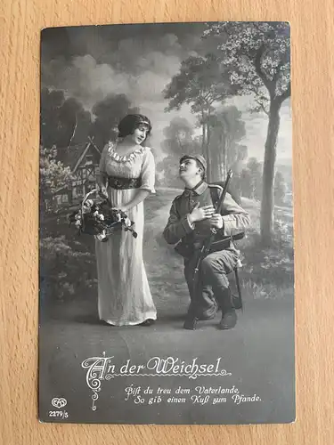 [Propagandapostkarte] 1915 WK1, An der Weichsel, Bist du treu dem Vaterlande, so gib einen Kuß zum Pfande. 