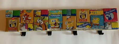 Wandgarderobe, für das Design wurden diverse Alu- und Blechdosen verarbeitet.  