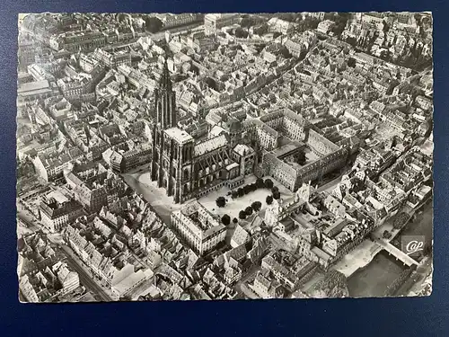 [Echtfotokarte schwarz/weiß] Strasbourg, Vue prise par avion, Format 15 x 10,5 cm. 