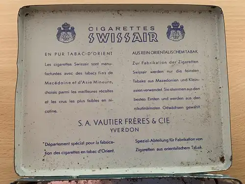 Alte Blechbox "CIGARETTES SWISSAIR", etwa 1930