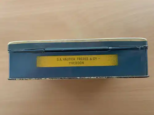 Alte Blechbox "CIGARETTES SWISSAIR", etwa 1930