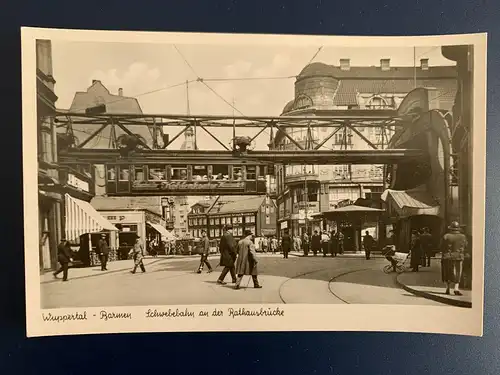 [Echtfotokarte schwarz/weiß] Wuppertal-Barmen, Schwebebahn an der Rathhausbrücke. 