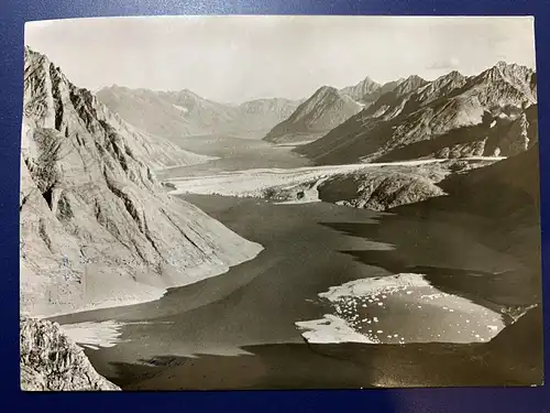 [Echtfotokarte schwarz/weiß] Deutsche Grönland-Expedition 1974, Ostgrönland - Watkins-Berge, Leitung Dr. K.M. Herrligkoffer. 