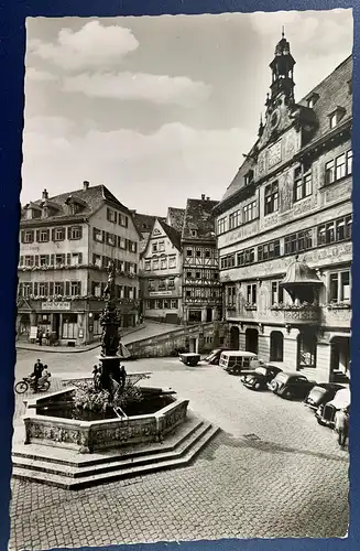 [Echtfotokarte schwarz/weiß] Universitätsstadt Tübingen - Marktplatz, gelaufen 1958 von Fellbach/Württemberg nach Sidney NY, USA. 