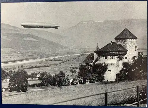 [Echtfotokarte schwarz/weiß] Reprint der Luftschiffbau Zeppelin GmbH, ungelaufen, mit Sonderstempel (Liechtensteinfahrt LZ 127) vom 04.10.1981. 
Karte ist ausgezeichnet erhalten. 