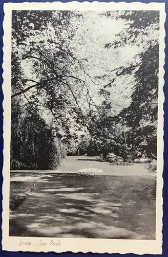 [Echtfotokarte schwarz/weiß] AK, Greiz (Thüringen), frankiert mit Deutsches Reich, Mi.Nr. 811 (Oberrandstück!), gelaufen mit Poststempel vom 24.07.1942 von Greiz nach Ronneburg (Thüringen), Karte ist sehr gut erhalten!. 