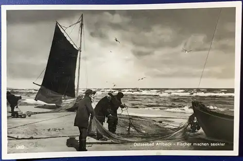 [Echtfotokarte schwarz/weiß] AK, Ostseebad Ahlbeck, gelaufen mit Poststempel vom 11.08.1935 von Ahlbeck nach Naundorf (Sachsen), Falzrest auf der Rückseite, ansonsten ist die Karte sehr gut erhalten!. 