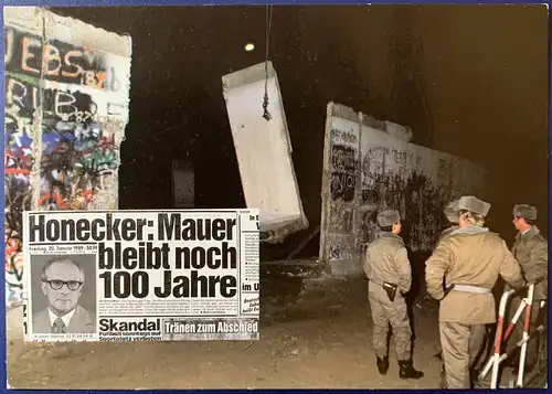 [Echtfotokarte farbig] AK, Berlin "Abriß der Mauer" nach 1989, ungelaufen, sehr gute Erhaltung. 