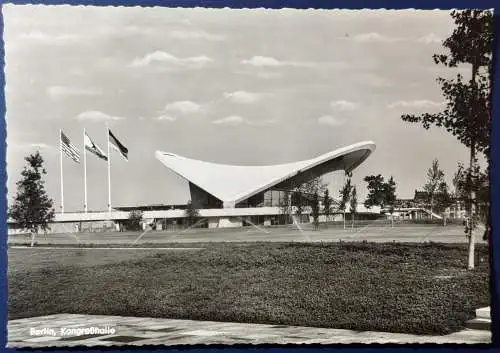 [Echtfotokarte schwarz/weiß] AK Berlin, Kongresshalle, ungelaufen, frankiert mit Mi.Nr. 266, entwertet mit Sonderstempel der Interbau Berlin vom 25.09.1957, Karte ist ausgezeichnet erhalten. 