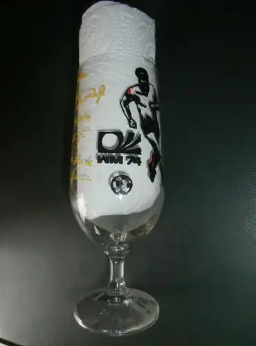 altes Glas , Fussball WM 1974 , Deutschland , München , mit Autogrammen , Sport !!!