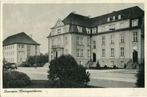 alte Ansichtskarte - Demmin Kreissparkasse, Straße 40/50er , Oldtimer , Mecklenburg , gelaufen, mit Briefmarke !!!