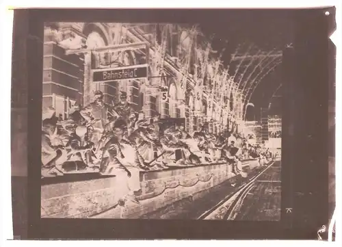 zerstörter Berliner Bahnhof 1945 - original Negativ , Vertreibung , Besetzung , Flucht !!!