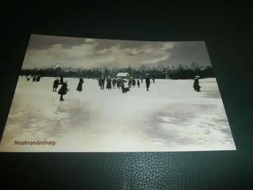 Ansichtskarte Neubrandenburg in Mecklenburg , See mit Badehaus , AK nicht gelaufen !!!