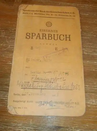 altes Sparbuch Berlin , 1942 - 1943 , Kakao - und Schokoladenwerke , Gerda Meier in Magdeburg , Sparkasse , Bank !!!