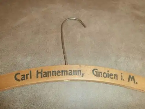 Carl Hannemann in Gnoien i. Mecklenburg , uralter Kleiderbügel , Bügel , Mode !!!