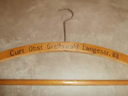 Curt Obst in Greifswald i. Mecklenburg , uralter Kleiderbügel , Bügel , Mode !!!