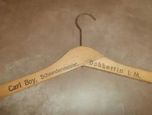 Carl Boy in Dobbertin i. Mecklenburg , Schneider , uralter Kleiderbügel , Bügel , Mode !!!