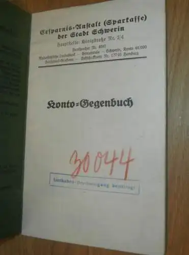 altes Sparbuch Schwerin , 1934 - 26.Apri 1945 ,Margarete Radloff geb. Fritz in Schwerin i. Mecklenburg , Sparkasse ,Bank