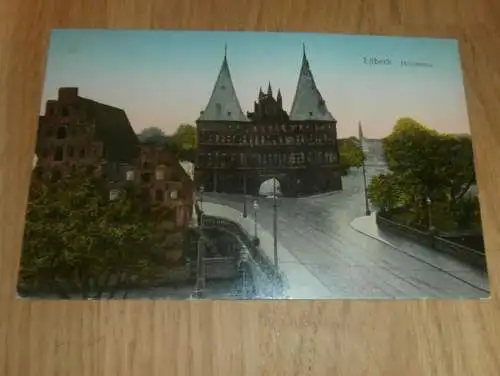 alte AK - Lübeck , 1917 , Holstentor , goldene Fenster , Ansichtskarte !!!