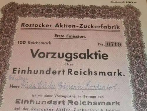 Aktie der Zuckerfabrik Rostock 1941 , Bäuerin Frieda Kucke in Broderstorf , 100 RM , Mecklenburg !!!