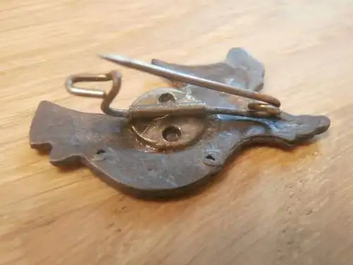 Harz , nackte Hexe - alte Anstecknadel ca. 60er Jahre , Hexentanzplatz , Hexen mit Besen , Pin , Anstecker !!!