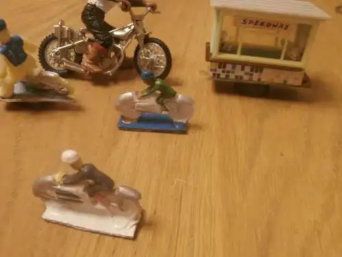 Spielzeug - alte Speedway Motorräder , Spielfiguren mit Sprecherkabine , Jawa , Modelle ,  Motorsport , Rennsport !!