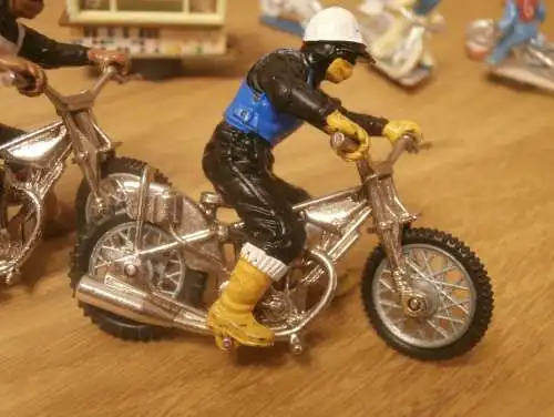 Spielzeug - alte Speedway Motorräder , Spielfiguren mit Sprecherkabine , Jawa , Modelle ,  Motorsport , Rennsport !!