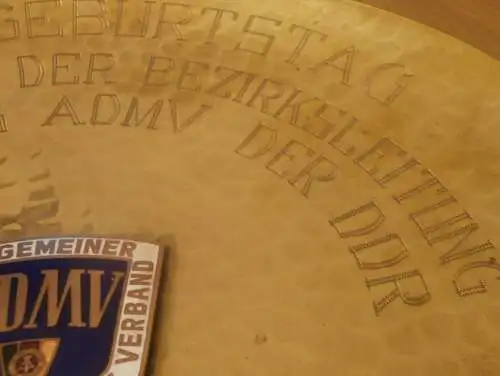 große Ehrenschale der ADMV Bezirksleitung Rostock an Heinz Hausmann , Speedway , mit Plakette DDR , Motorsport Rennsport