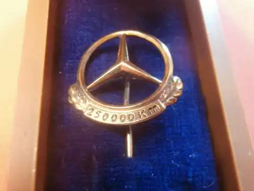 Mercedes Ehrennadel 250000 KM , 835er Silber - vergoldet , mit original Schatulle , Motorsport , Rennsport !!!