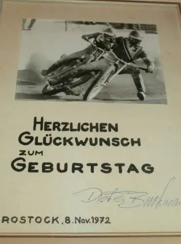 Speedway 1972 , großes gerahmtes Foto , Rostock - Dieter Brockmann an Heinz Hausmann  , ADMV , DDR !!!